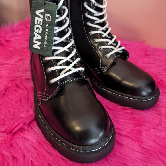 T.U.K. A9757 BLACK VEGAN LEATHER COMBAT BOOTS - Picture 1 of 4